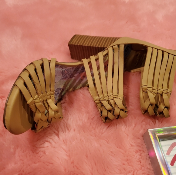 Madden Girl tan heels - Picture 6 of 16